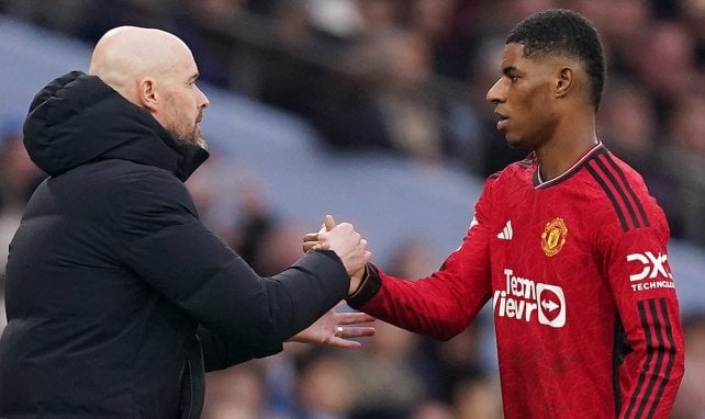 Marcus Rashford (r.) und Trainer Erik ten Hag von Manchester United