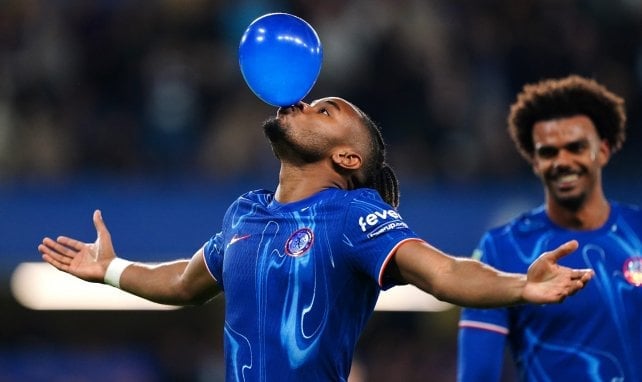 Christopher Nkunku mit einem Luftballon