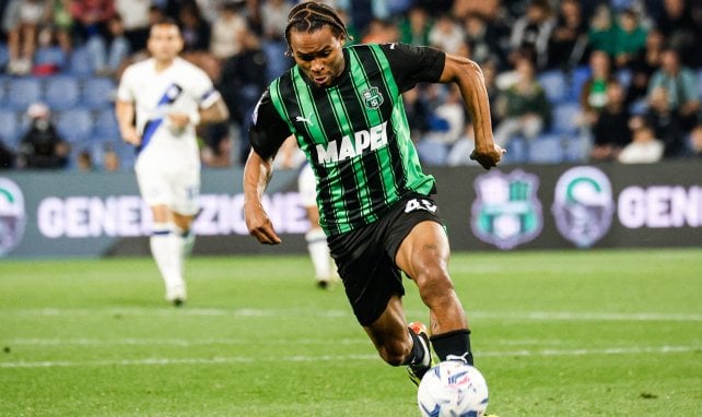 Armand Laurienté dribbelt