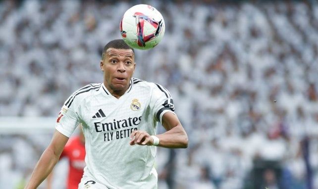 Kylian Mbappé hat den Ball fest im Blick