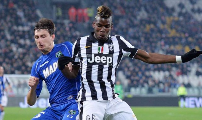 Francesco Acerbi im Zweikampf mit Paul Pogba