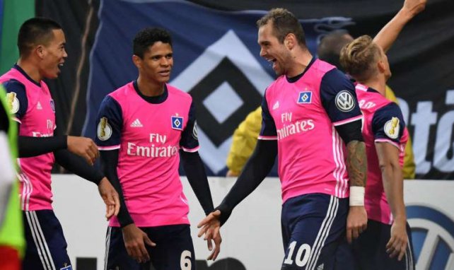 Hat beim HSV selten Grund zum Jubel: Pierre-Michel Lasogga (r.)