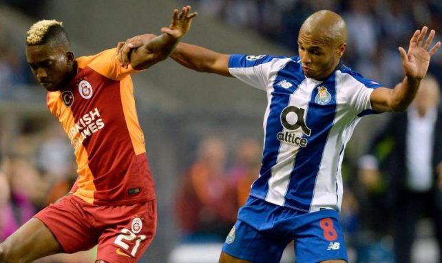 Henry Onyekuru (l.) spielt leihweise für Gala