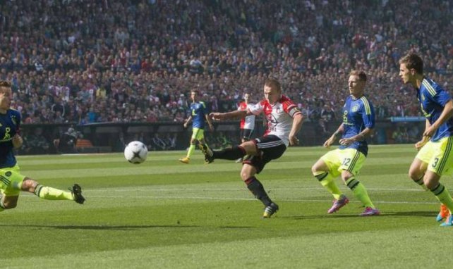 Kapitän von Feyenoord Rotterdam: Jordie Clasie (rot-weißes Trikot)