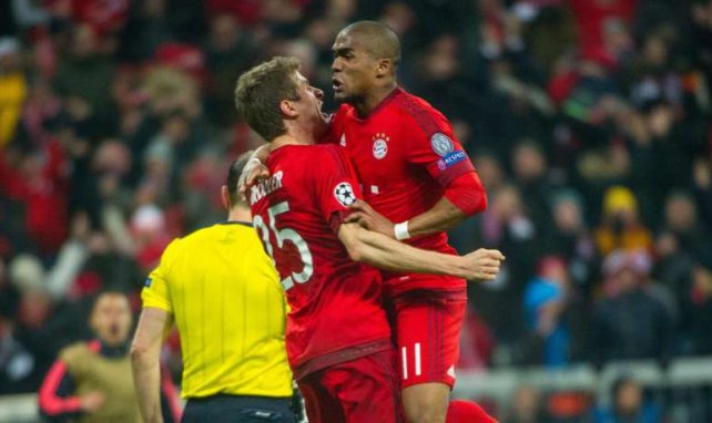 Müller und Costa bejubeln das zwischenzeitliche 2:2