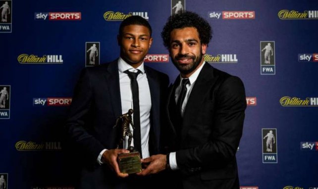 Rhian Brewster (li.) spielt mit Mo Salah beim FC Liverpool