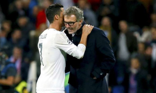 Was tuschelt Cristiano Ronaldo mit Laurent Blanc?