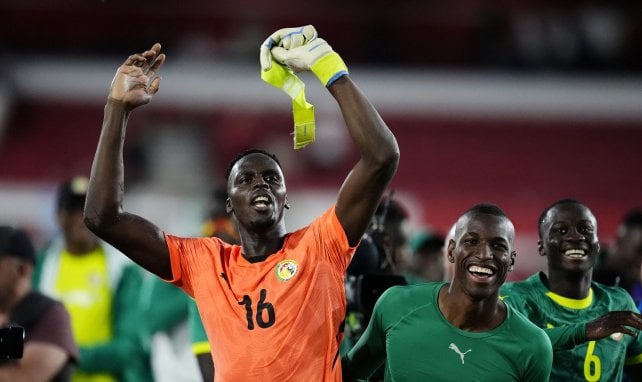 Ex-Welttorhüter Mendy bleibt Al Ahli treu