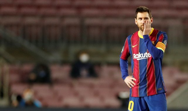 Lionel Messi in Denkerpose
