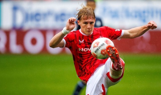 Mika Haas streckt sich nach dem Ball