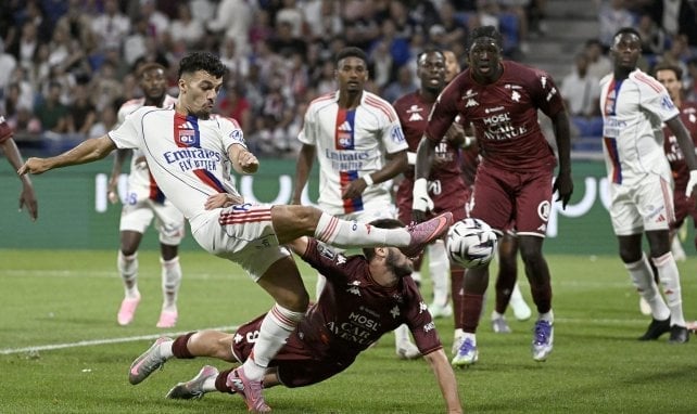 Georges Mikautadze verwechselt Kopf mit Ball