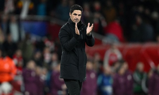 Mikel Arteta applaudiert den Fans