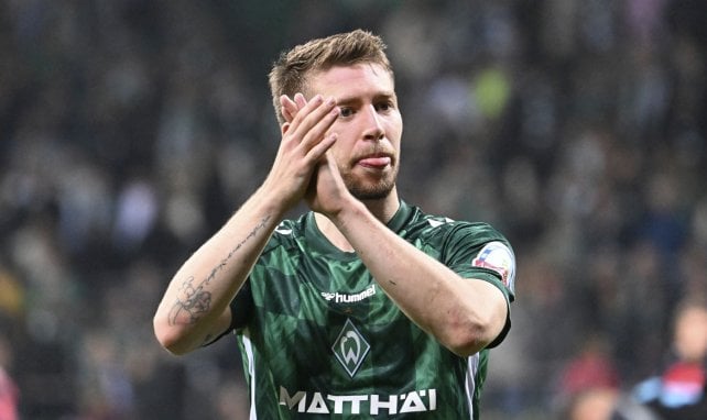 Mitchell Weiser klatscht