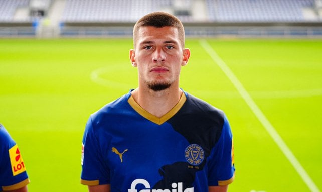 Kiel verleiht Cvjetinovic