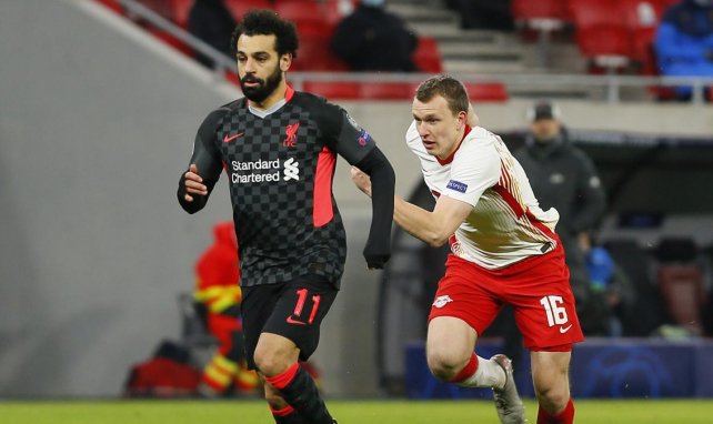 Mohamed Salah (l.) verfolgt von Lukas Klostermann