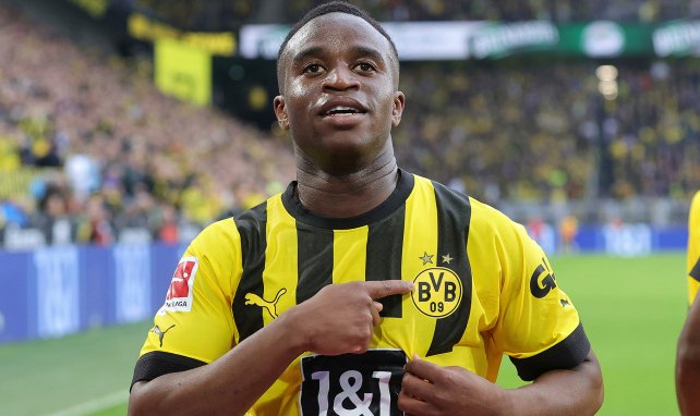 Youssoufa Moukoko bejubelt seinen Treffer gegen Stuttgart