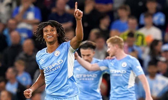 Nathan Aké bejubelt ein Tor für Manchester City