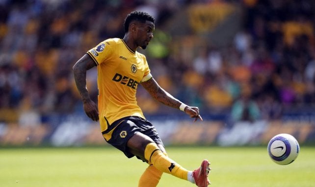 Nélson Semedo flankt