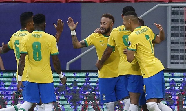 Neymar feiert nach einem Treffer für die brasilianische Nationalmannschaft