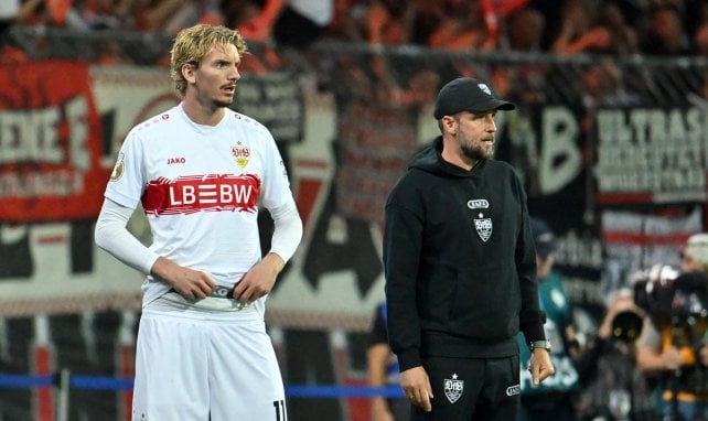 Nick Woltemade vom VfB Stuttgart und Trainer Sebastian Hoeneß