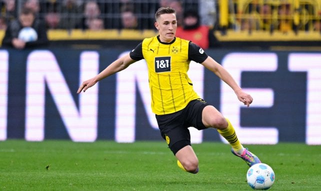Nico Schlotterbeck grätscht für den BVB