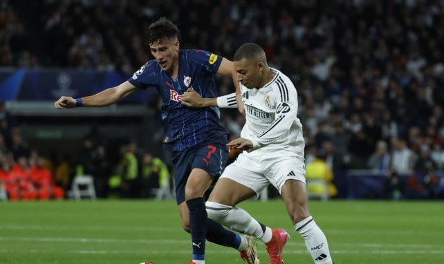 Nicolás Capaldo im Zweikampf mit Kylian Mbappé