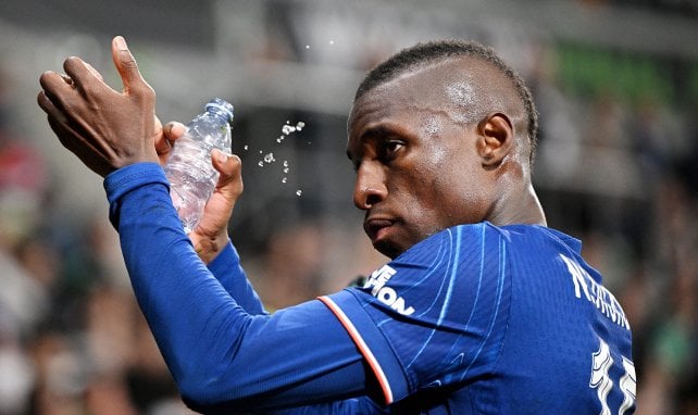 Nicolas Jackson applaudiert den Chelsea-Fans