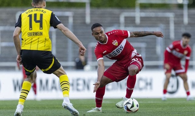 Nikolas Nartey mit dem Ball am Fuß