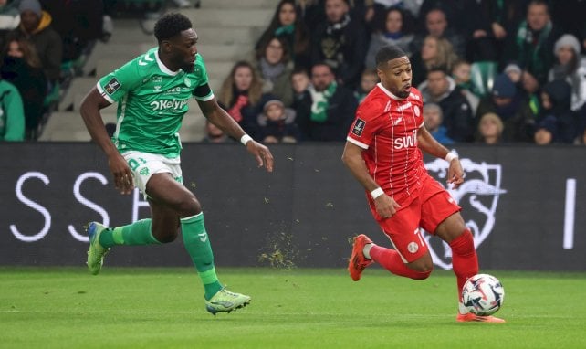 Nordin dribbelt mit dem Ball