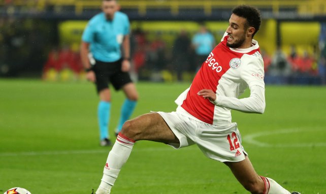 Noussair Mazraoui in Aktion für Ajax Amsterdam