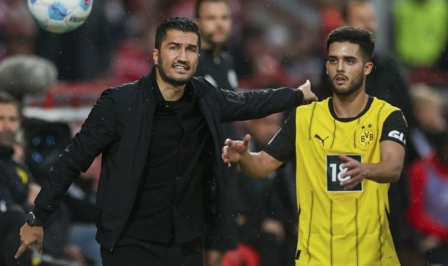 Nuri Sahin gibt Anweisungen von der Seitenlinie