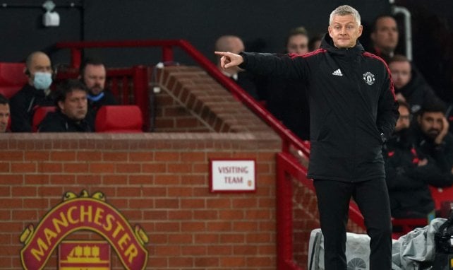 Ole Gunnar Solskjaer dirigiert von der Seitenlinie