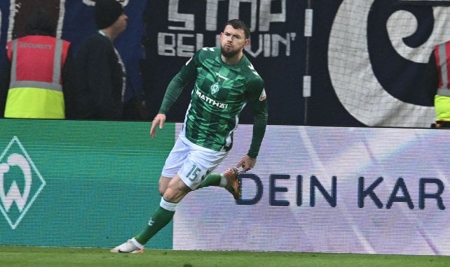 Oliver Burke dreht jubelnd ab