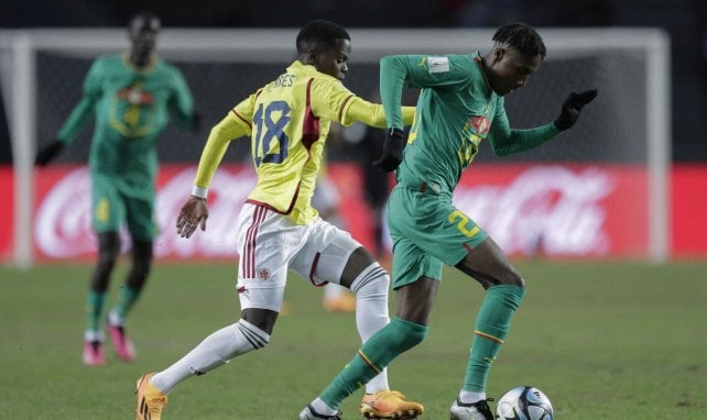 Pape Demba Diop treibt den Ball voran