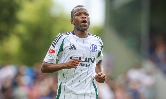 Pape Meïssa Ba im Trikot von Schalke 04