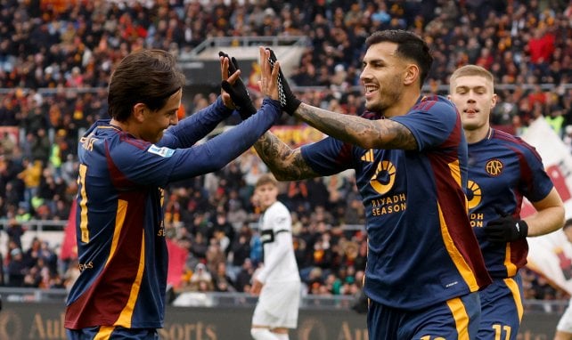 Leandro Paredes feiert mit Paulo Dybala