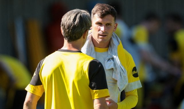 Pascal Groß (r.) im Gespräch mit BVB-Trainer Niko Kovac