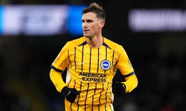 Pascal Groß im Brighton-Trikot
