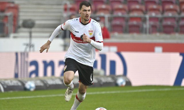 Pascal Stenzel ist für den VfB am Ball