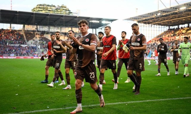 Mannschaft und Stadion des FC St. Pauli