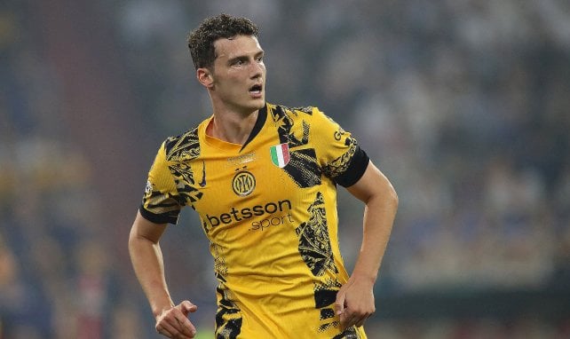 Pavard schaut an der Kamera vorbei