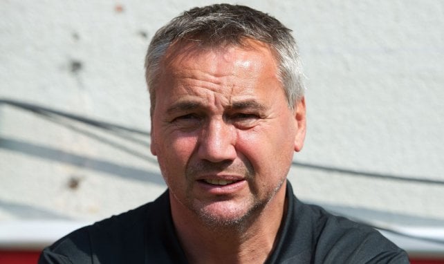 Peter Pacult zu seiner Zeit als Trainer von Dynamo Dresden