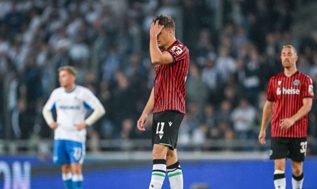 Benedikt Pichler fasst sich an den Kopf