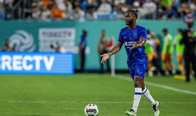 Raheem Sterling für Chelsea am Ball