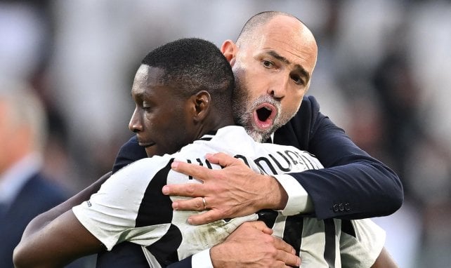 Randal Kolo Muani und Igor Tudor (r.) bei Juventus Turin