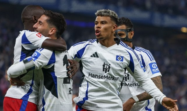 Ransford Königsdörffer beim Torjubel mit seinen Teamkollegen