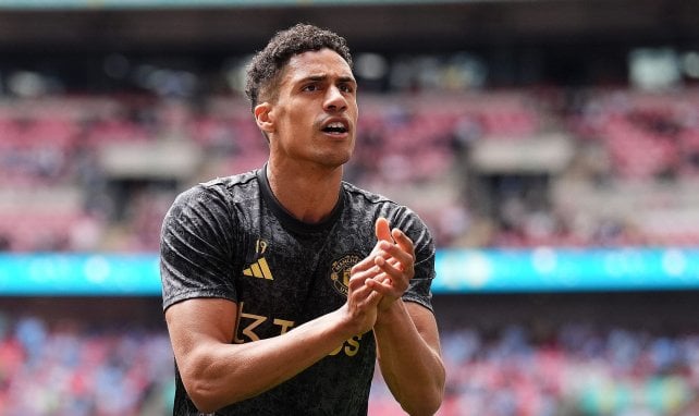 Raphaël Varane applaudiert den Fans