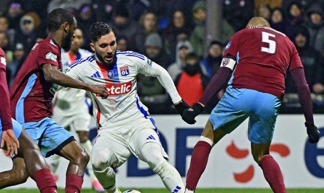 Rayan Cherki für Lyon am Ball