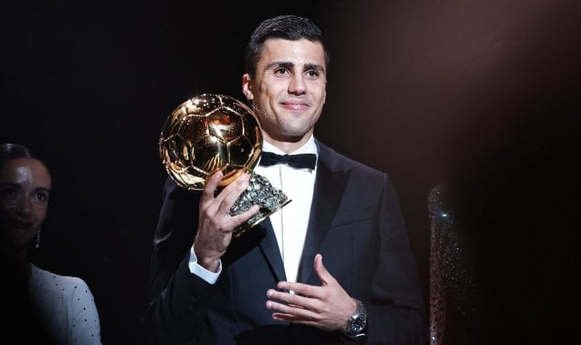 Rodri nimmt den Ballon d'Or entgegen