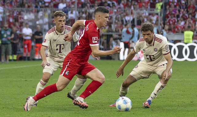 Roland Sallai gegen den FC Bayern auf dem Feld